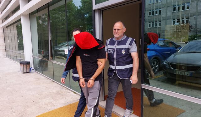 Evine misafirliğe gittiği kadını taciz etti