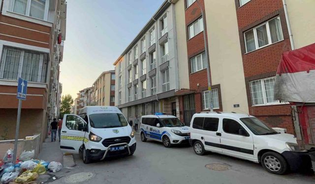 Apartmanı kötü kokular sarınca çürümeye başlayan ceset bulundu