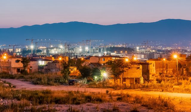 Hatay 'belirsizlik ve sorunlar içerisinde' yeniden doğuyor