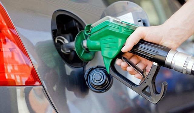 Motorin ve benzine zam! 50 TL'yi aştı