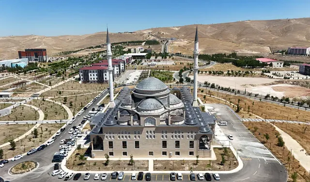 Batman Üniversitesi'ne 8 bin kişilik cami