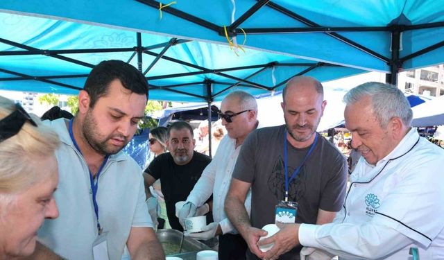 Başkan Şadi Özdemir’den aşure ikramı