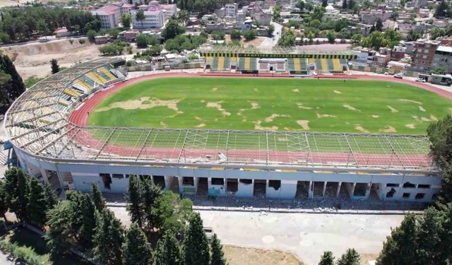 Depremde hasar gören stadyum yerine yenisi yapılacak