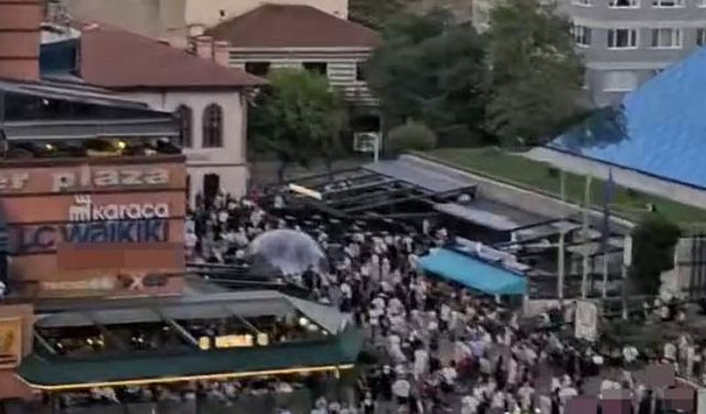 Bursa'daki AVM'lerde deprem paniği kameralarda