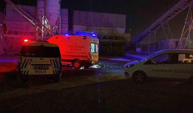 Çimento kamyonunun kapağının çarptığı şoför yaşamını yitirdi