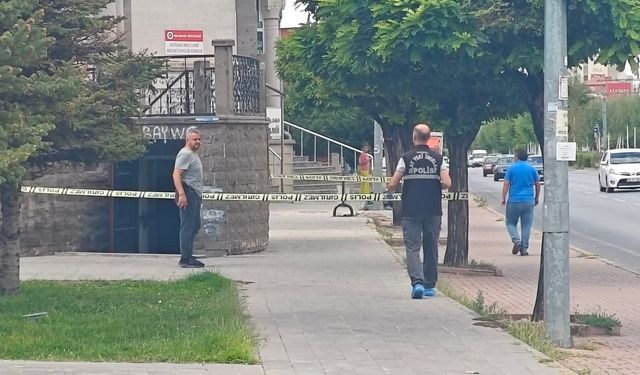 Cami tuvaletinde bıçaklı kavga: 1 ağır yaralı