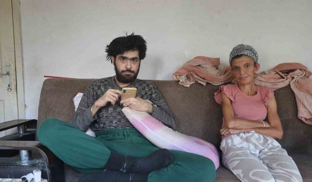 Telefon bağımlısı depremzede genç 3 yıldır dışarı çıkmıyor