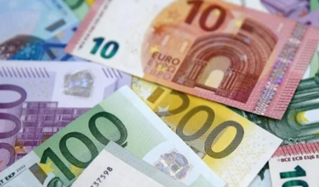 Euro 3 ayın dibinde