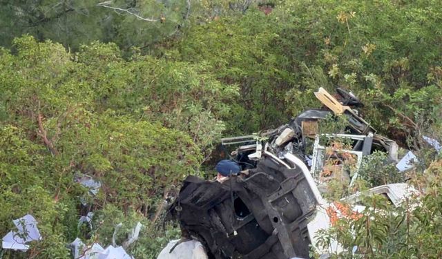 İznik-Yenişehir yolunda tır uçurumdan yuvarlandı: 2 ölü