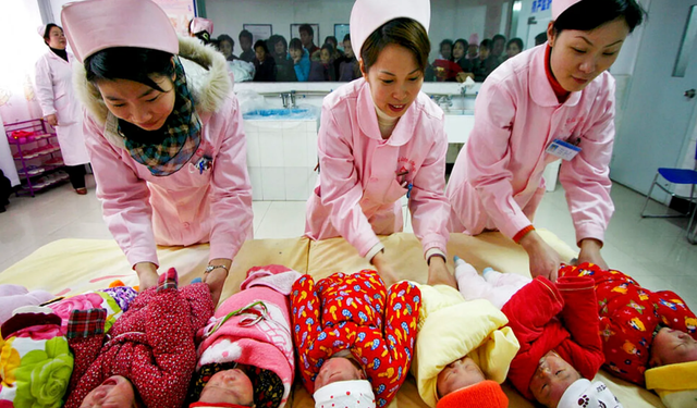 Çin, doğumları ücretsiz hale getirmeye hazırlanıyor