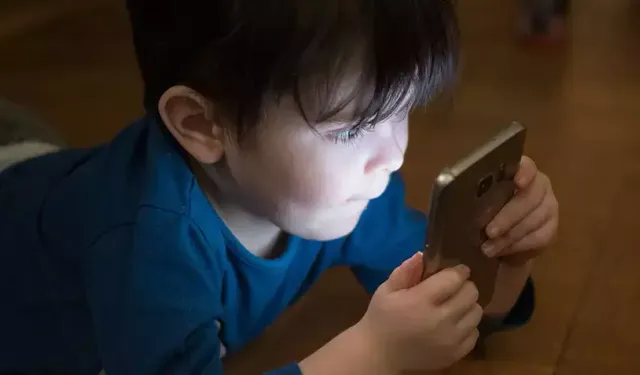 15 yaş altına sosyal medya kullanımı yasaklanıyor