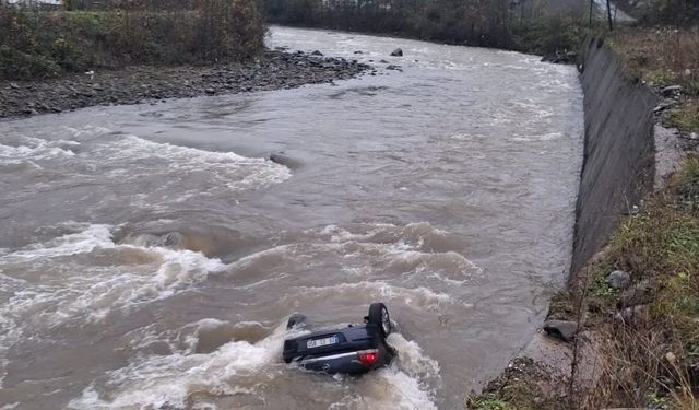 Mezar yeri bakmaya giden 2 kişi kazada hayatını kaybetti