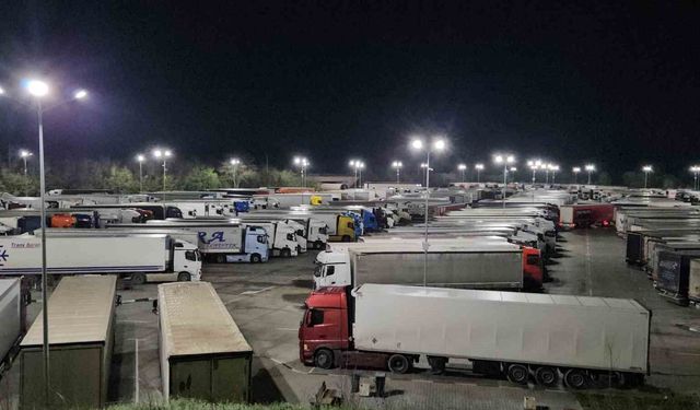 Bulgaristan tarafında 32 kilometre tır kuyruğu oluştu
