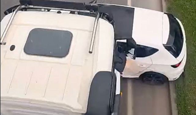 Hafriyat kamyonu, otomobili 100 metre sürükledi