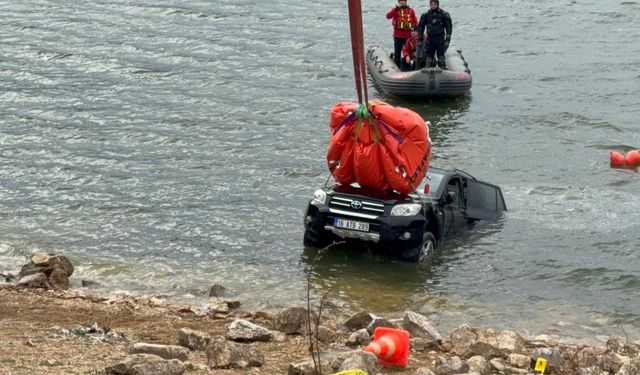 Elif'in hayatını kaybettiği araba gölden çıkartıldı