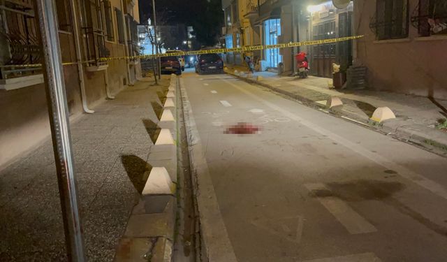 'Kız' kavgası kanlı bitti: 4 yerinden bıçaklanan genç ağır yaralandı