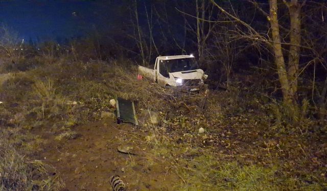 Bursa'da demir bariyerler araçların üzerine düştü