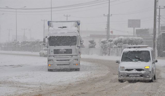 Bursa'da eğitime kar engeli