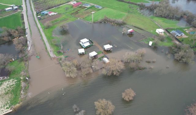 Ulubat Gölü taştı, onlarca ev sulat altında kaldı