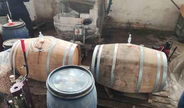 Bursa'da 800 litre kaçak şarap ele geçirildi