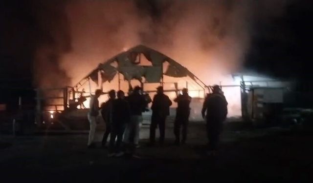 İnegöl'de çiftlikte yangın: 580 kanatlı hayvan telef oldu