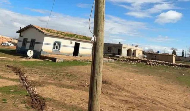 Direği oyup kaçak hat çekmişler