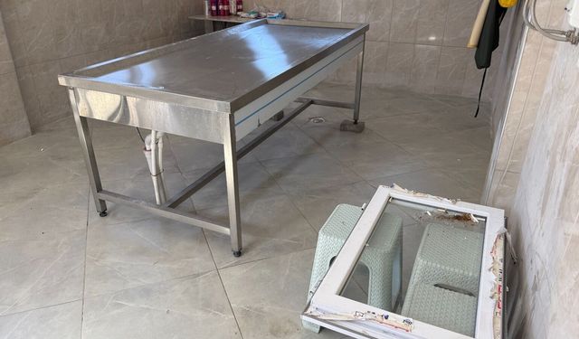 Adana'da ilginç hırsızlık: Gasilhaneden kefen çaldılar