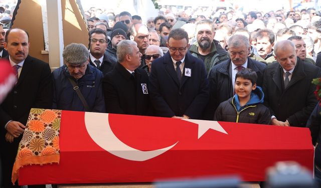Fatma Nur öğretmen, gözyaşlarıyla son yolculuğuna uğurlandı