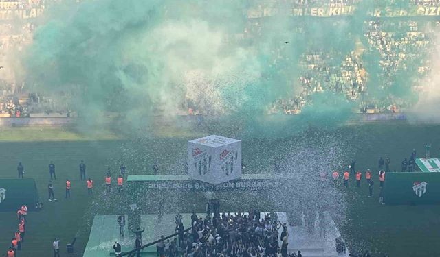 Bursaspor, şampiyonluk kupasını görkemli törenle aldı