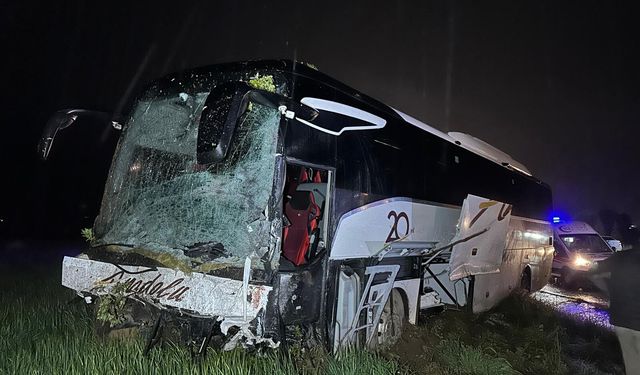 Uşak'ta 7 aracın karıştığı zincirleme kaza: 4 ölü 17 yaralı