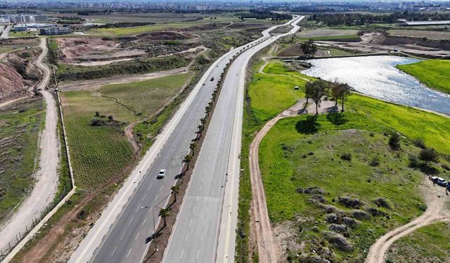 Üniversite vatandaşın arazisini 'işgal' etti, belediye 'kaçak bulvar' yaptı