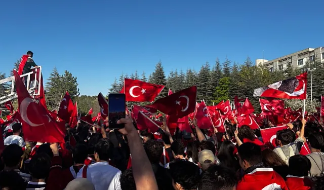 ODTÜ'de Türk bayrağı açan öğrencilere saldıran 6 kişi gözaltına alındı