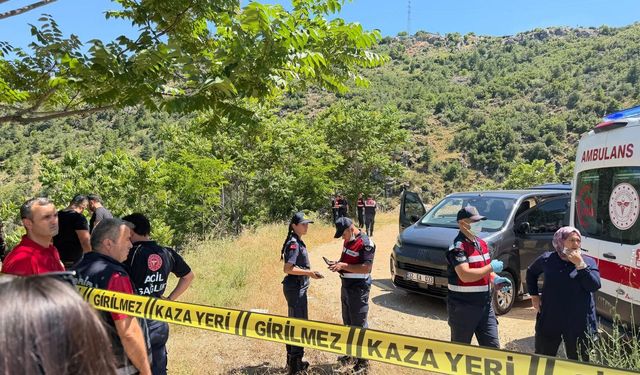Isparta'da park halindeki araçta 2 gencin cansız bedeni bulundu
