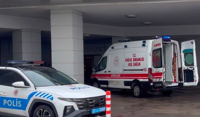 Karne günü bıçaklanan 10'uncu sınıf öğrencisi ağır yaralandı