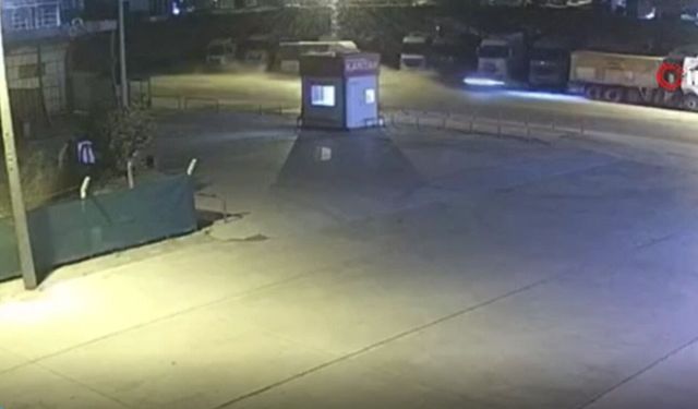 Polatlı'da otomobil, kamyona çarptı: 4 kişi öldü