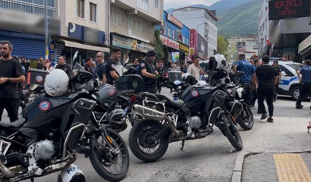 Bursa'da akraba kavgası!! Ortalık savaş alanına döndü