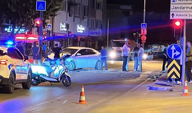 Bursa'da 2 otomobil çarpıştı: 9 kişi yaralı