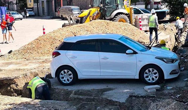 Bursa'da araç sahibine ulaşılamayınca etrafını kazdılar