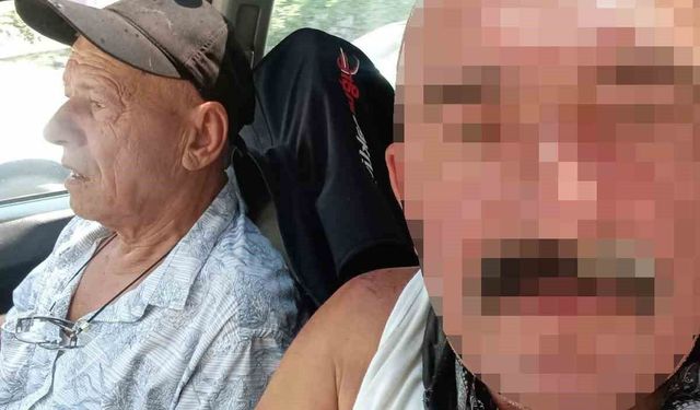 Ev arkadaşını kafasını çekiçle ezerek öldürdü