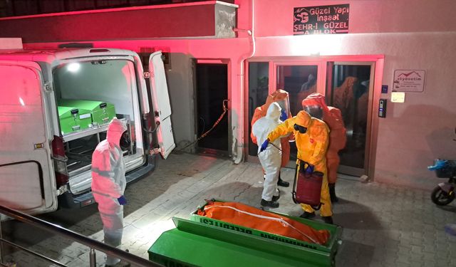 'Siyanür var, girmeyin' notu bulunan dairede şüpheli ölümler
