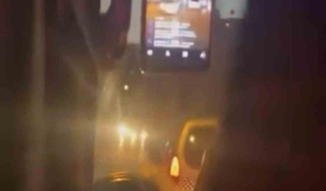 Bursa'da seyir halindeki otobüs şoförü canlı yayın açtı