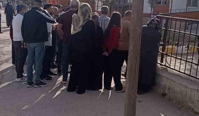 Van'da bir öğrenci okula uzun namlulu silahla geldi