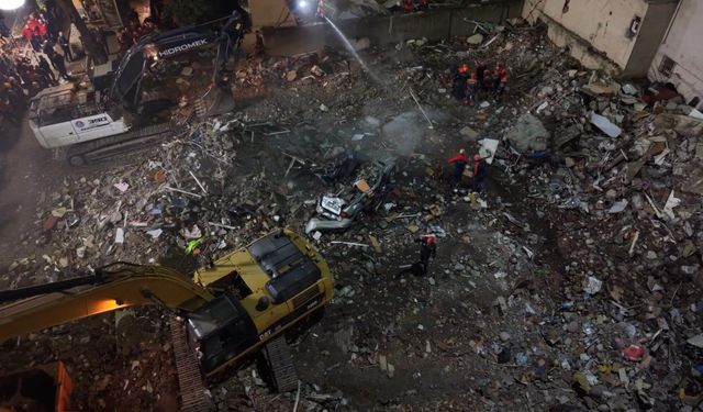 Maltepe'de yıkılan binada acı bilanço: 5 kişi hayatını kaybetti