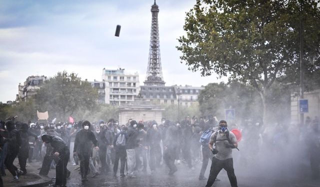 Fransa'da öğrenci protestoları 3 haftadır devam ediyor