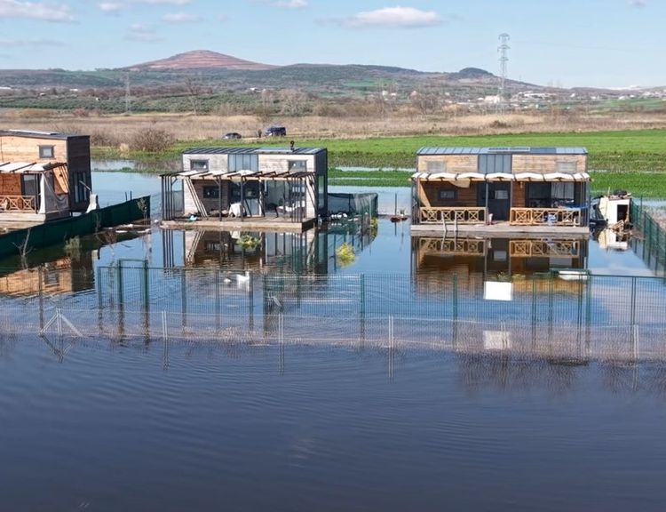 Uluabat Gölü taştı! Bungalovlar, göl evi oldu