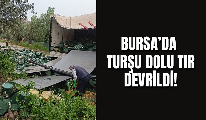 Bursa’da turşu yüklü tır devrildi, karayolu turşu bidonlarıyla doldu