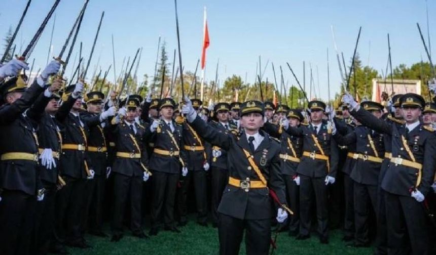 İhracı istenen teğmenlere destek mesajları artıyor