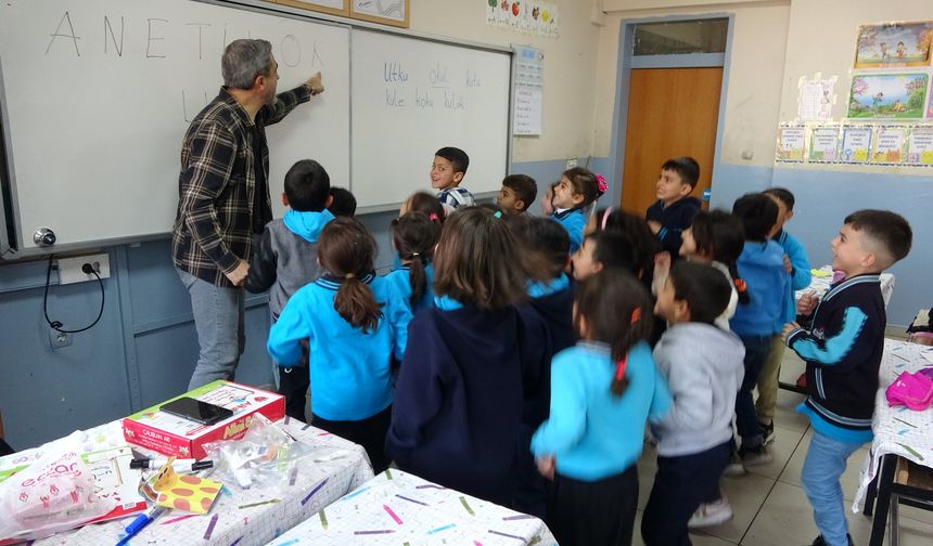 Van'da bu sınıf öğretmeni gündem oldu