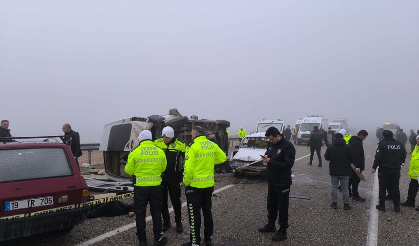 Kırşehir'de katliam gibi kaza! Ölü ve yaralılar var