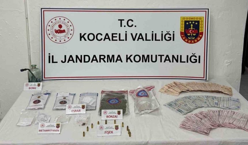 Yolcunun üstünden 7 kilo uyuşturucu ele geçirildi